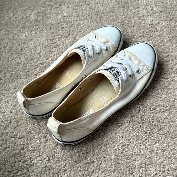 White size 7 Converse - Picture 3 of 4